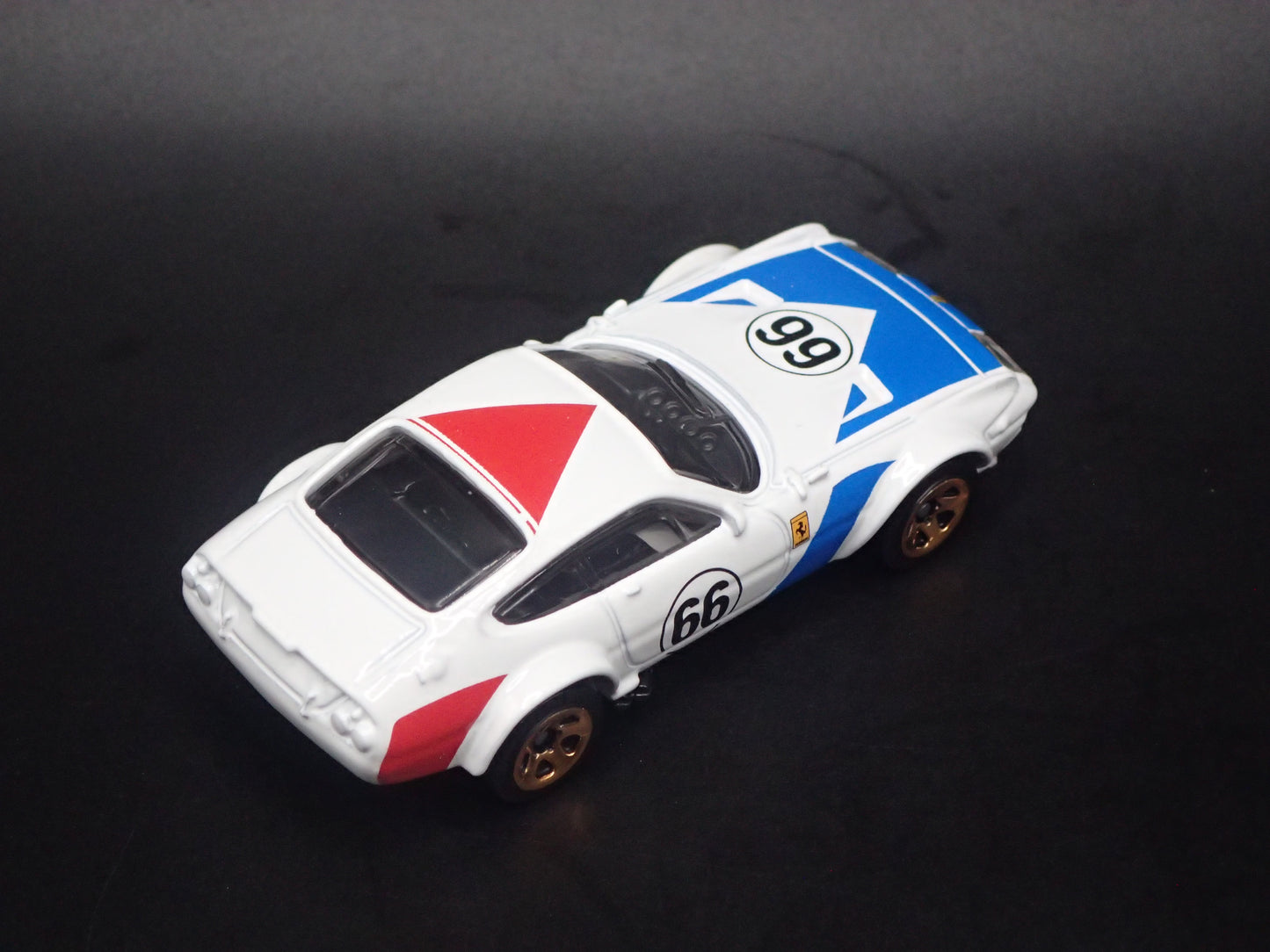 1968-1973 FERRARI 365 GTB4 COMPETIZIONE WHITE 1:64 SCALE DIORAMA DIECAST MODEL CAR