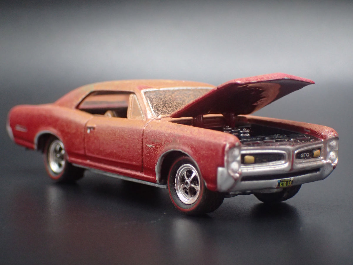 1966 66 PONTIAC GTO MUSCLE CAR BARN FIND 1/64 SCALE DIORAMA DIECAST MODEL CAR