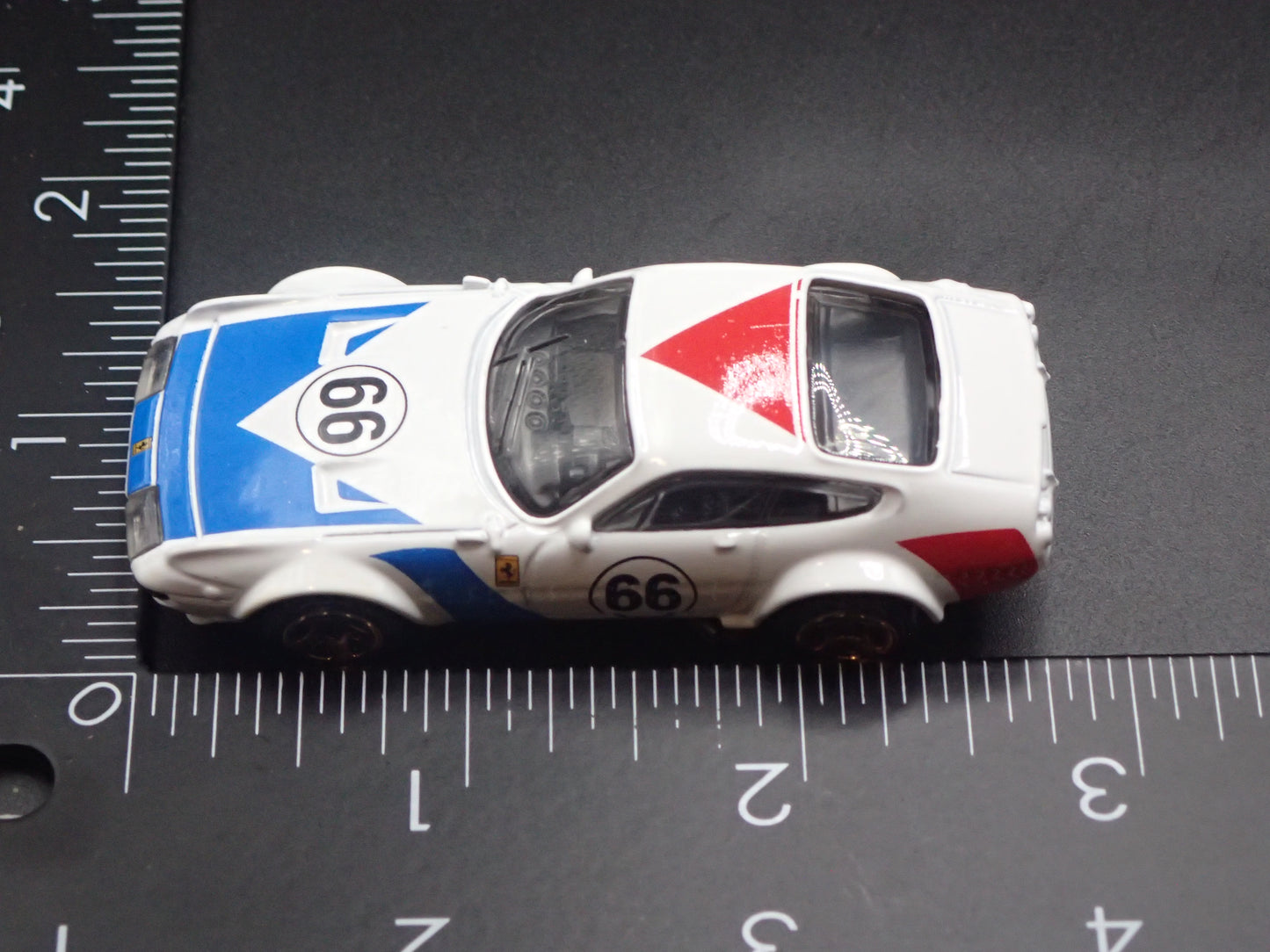 1968-1973 FERRARI 365 GTB4 COMPETIZIONE WHITE 1:64 SCALE DIORAMA DIECAST MODEL CAR