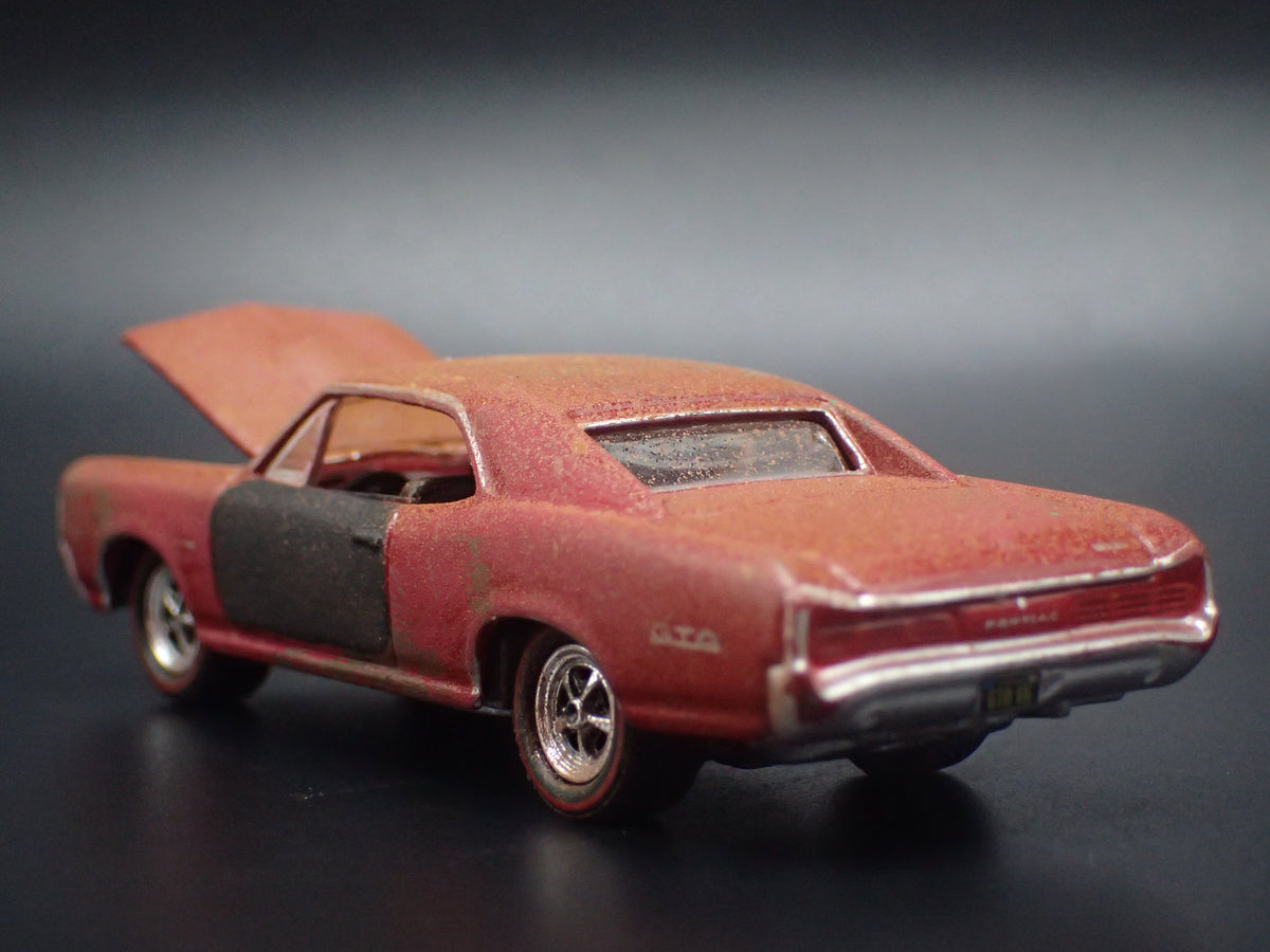 1966 66 PONTIAC GTO MUSCLE CAR BARN FIND 1/64 SCALE DIORAMA DIECAST MODEL CAR