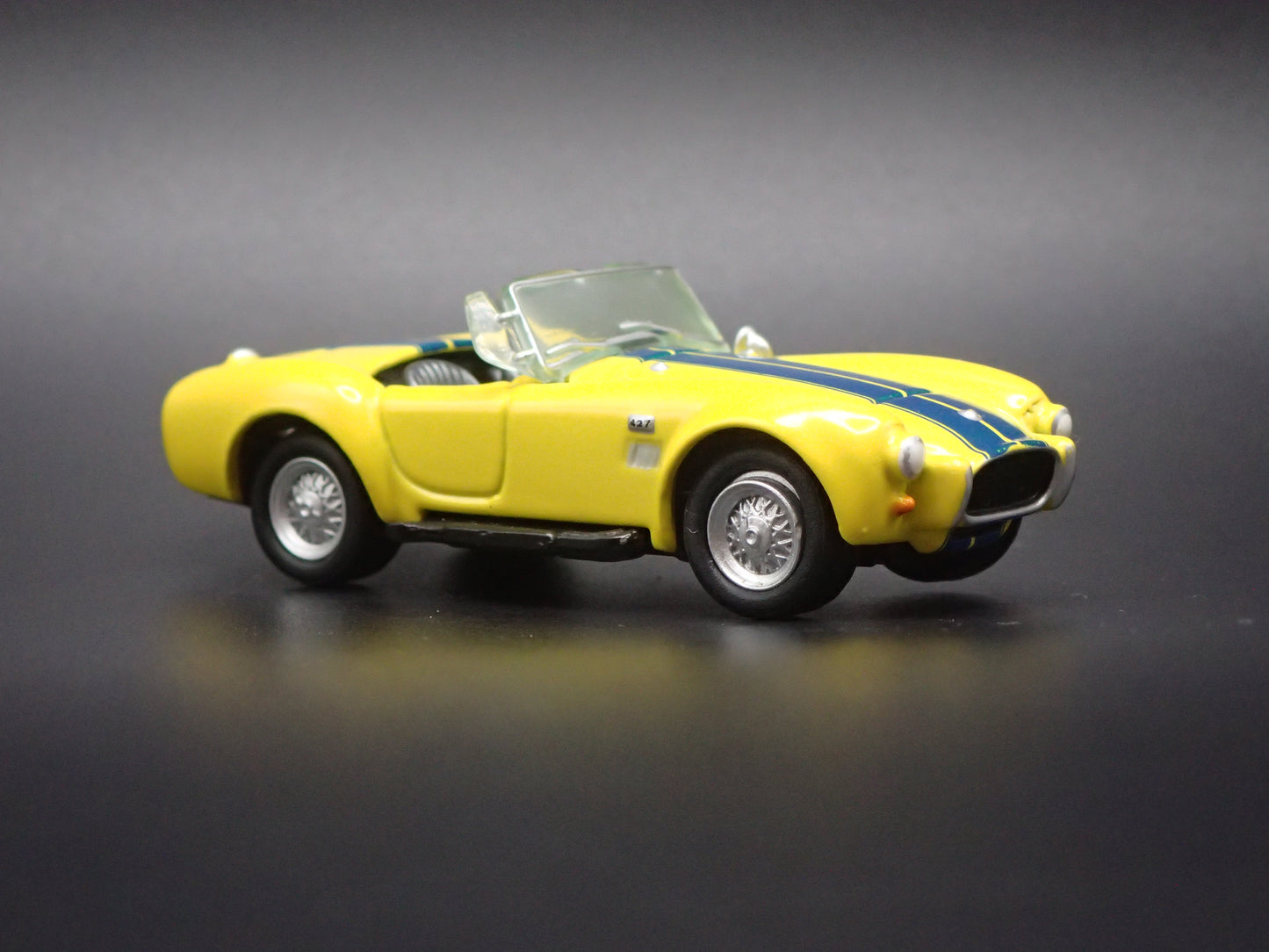 1966 66 SHELBY COBRA 427 S/C YELLOW 1:64 SCALE DIORAMA DIECAST MODEL CAR