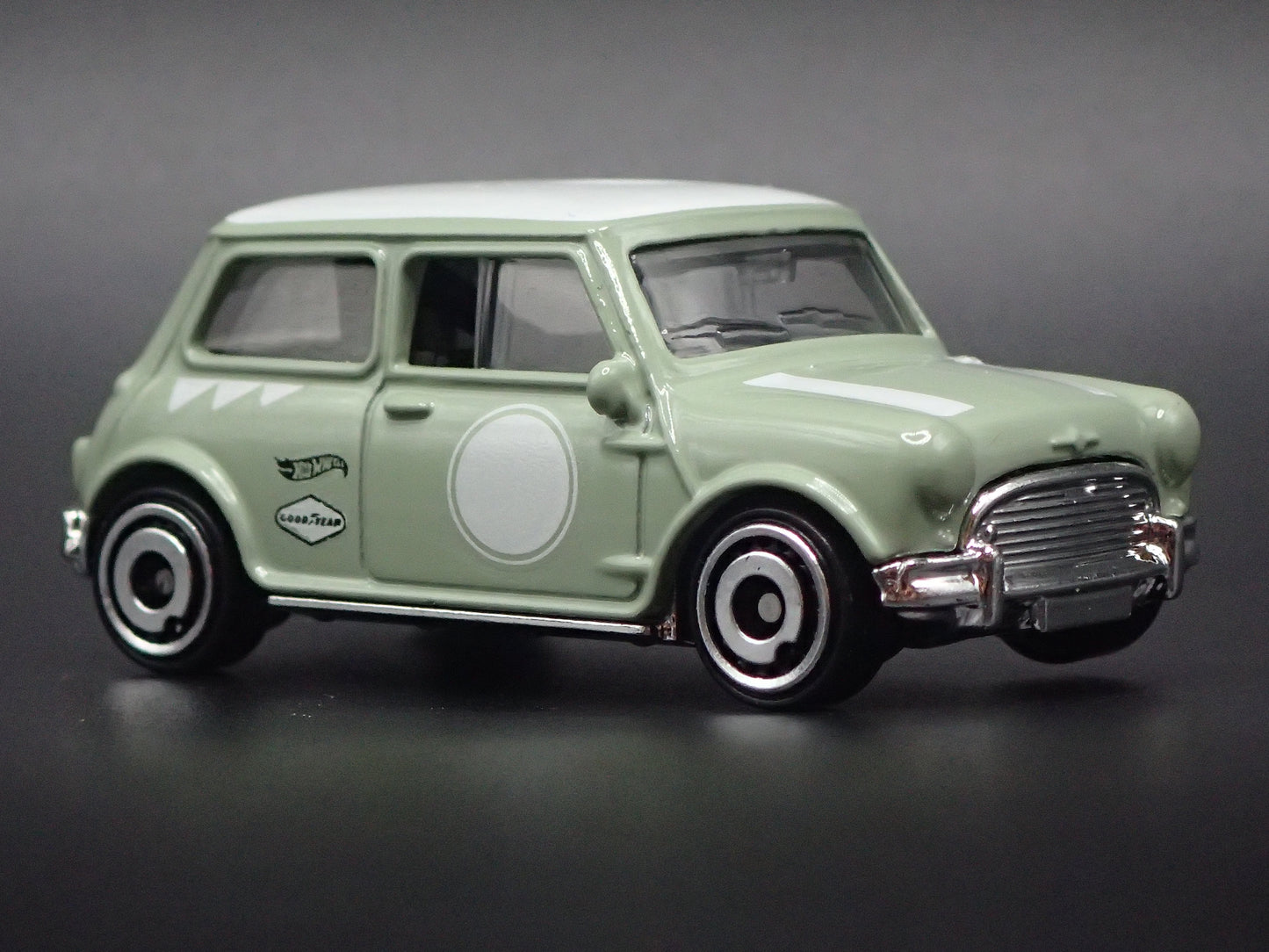 1969-1976 AUSTIN MINI COOPER S GREEN 1:64 SCALE DIORAMA DIECAST MODEL CAR