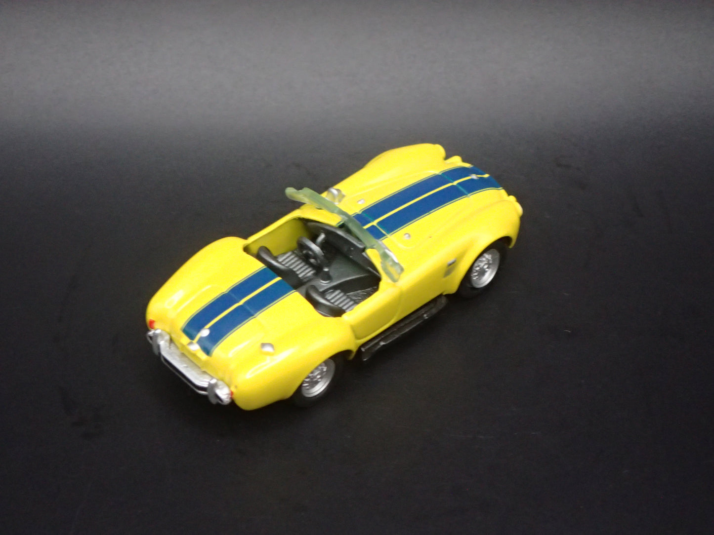 1966 66 SHELBY COBRA 427 S/C YELLOW 1:64 SCALE DIORAMA DIECAST MODEL CAR