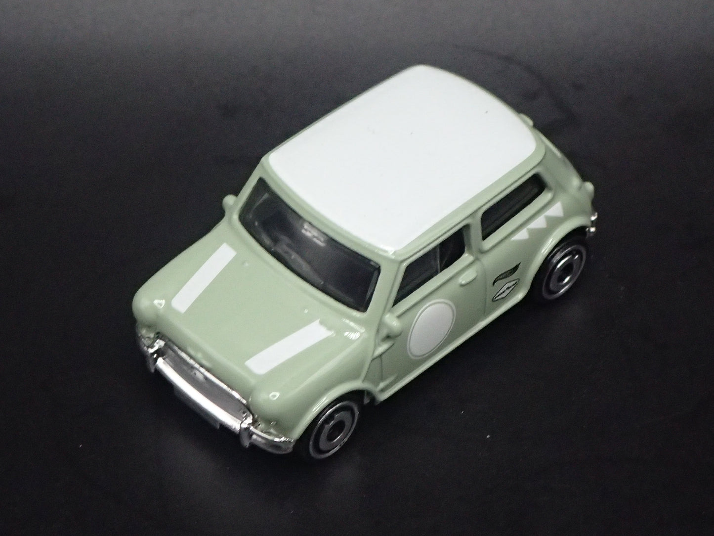 1969-1976 AUSTIN MINI COOPER S GREEN 1:64 SCALE DIORAMA DIECAST MODEL CAR