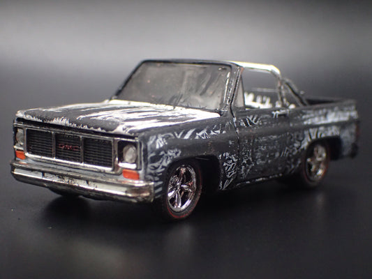 1973 73 GMC JIMMY SIERRA DIAS DE LOS MUERTOS BARN FIND 1/64 SCALE DIECAST MODEL CAR