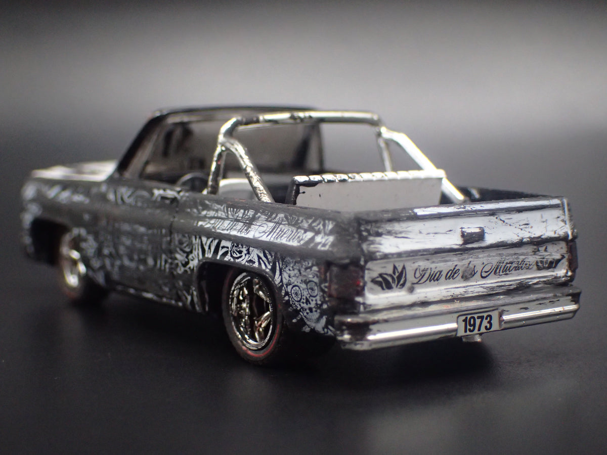 1973 73 GMC JIMMY SIERRA DIAS DE LOS MUERTOS BARN FIND 1/64 SCALE DIECAST MODEL CAR