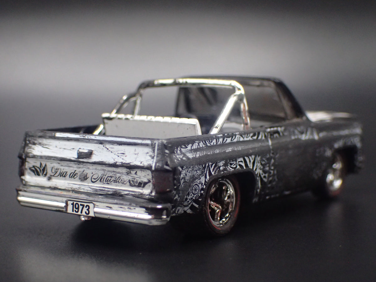 1973 73 GMC JIMMY SIERRA DIAS DE LOS MUERTOS BARN FIND 1/64 SCALE DIECAST MODEL CAR