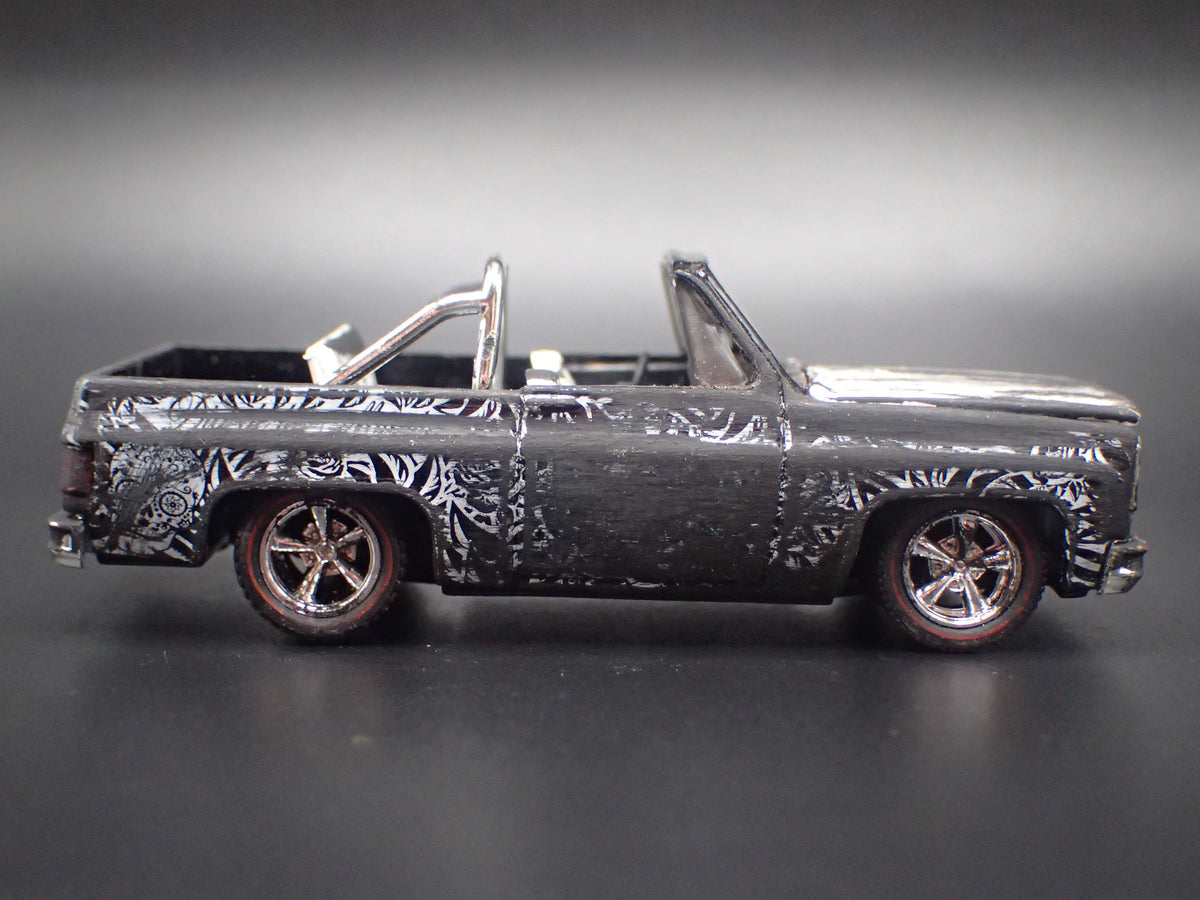 1973 73 GMC JIMMY SIERRA DIAS DE LOS MUERTOS BARN FIND 1/64 SCALE DIECAST MODEL CAR