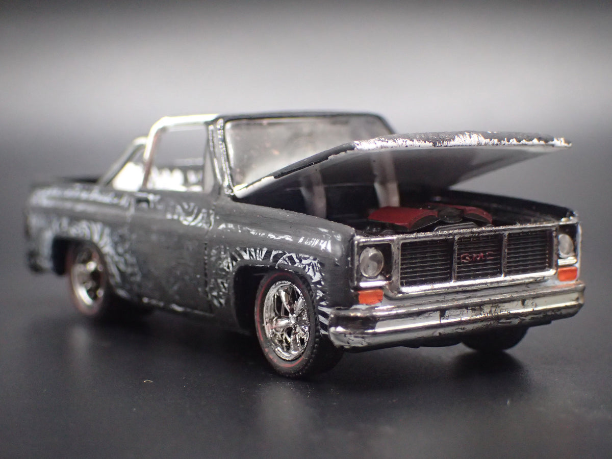 1973 73 GMC JIMMY SIERRA DIAS DE LOS MUERTOS BARN FIND 1/64 SCALE DIECAST MODEL CAR