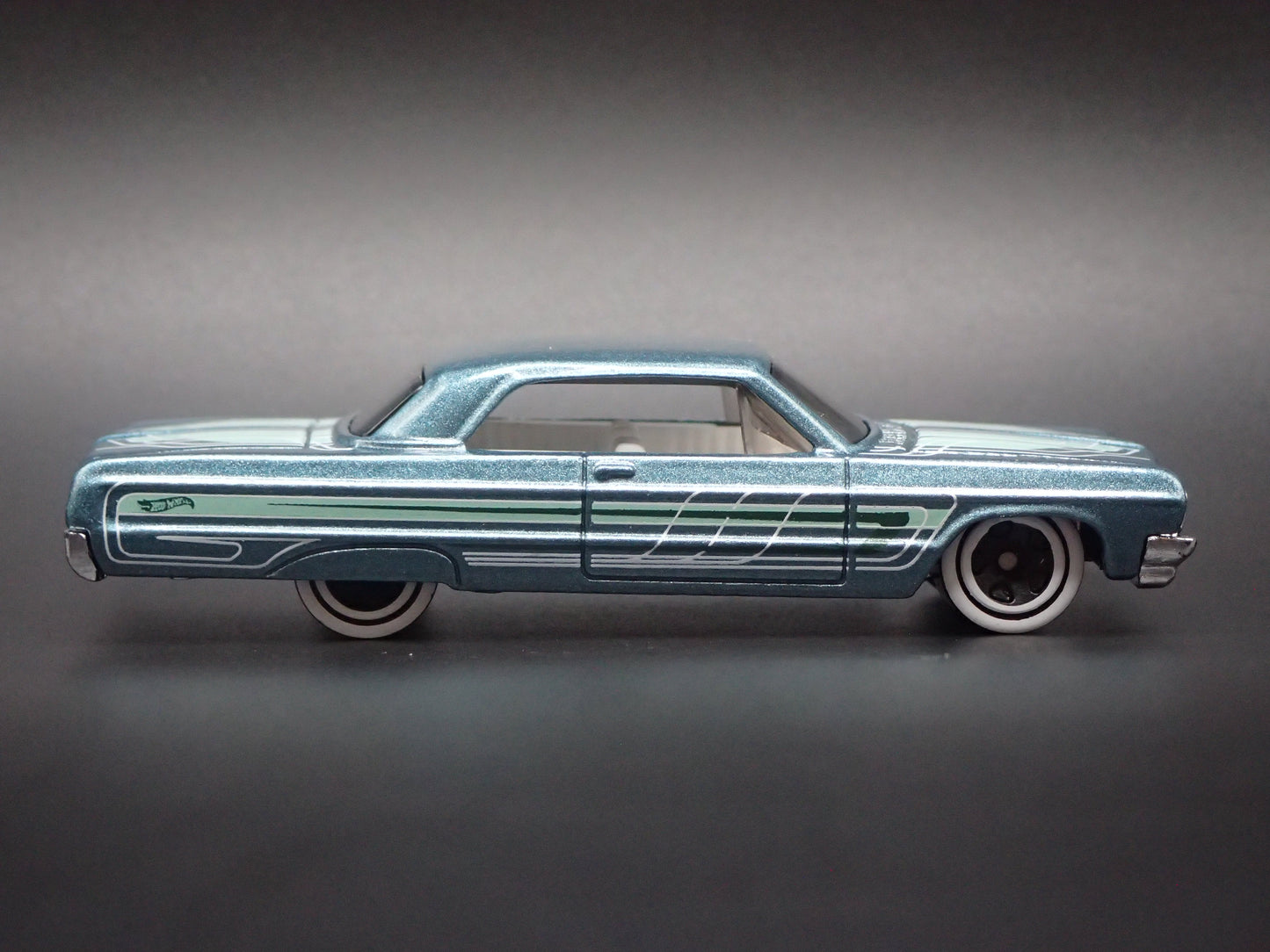 1964 64 CHEVY CHEVROLET IMPALA  1:64 SCALE DIORAMA DIECAST MODEL CAR