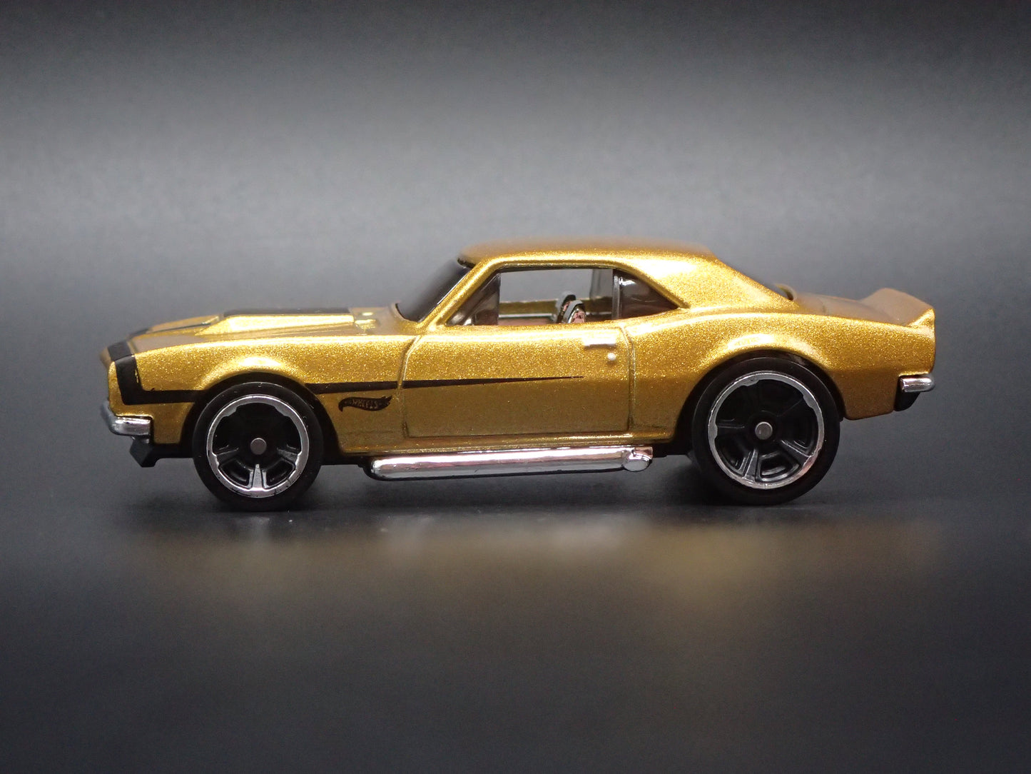 1967 67 CHEVY CHEVROLET CAMARO GOLD 1:64 SCALE COLLECTIBLE DIORAMA DIECAST MODEL CAR