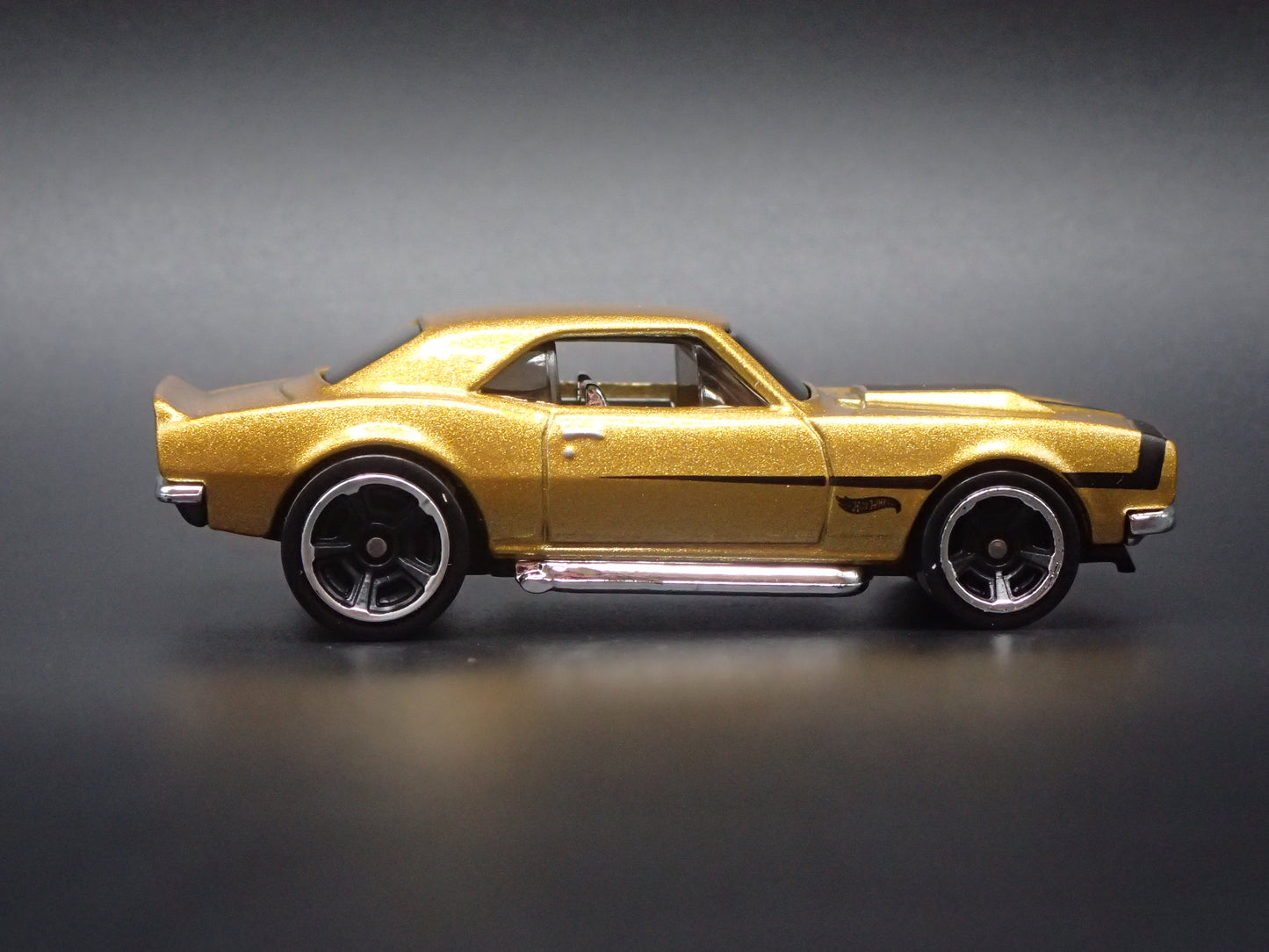 1967 67 CHEVY CHEVROLET CAMARO GOLD 1:64 SCALE COLLECTIBLE DIORAMA DIECAST MODEL CAR