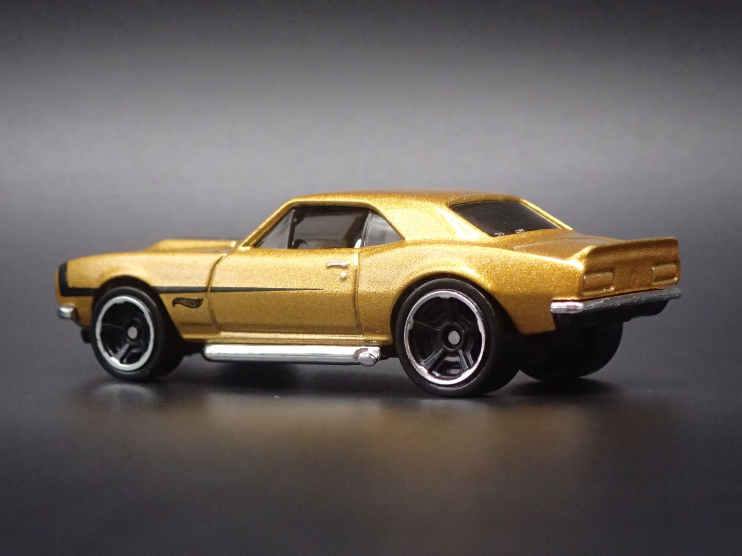 1967 67 CHEVY CHEVROLET CAMARO GOLD 1:64 SCALE COLLECTIBLE DIORAMA DIECAST MODEL CAR