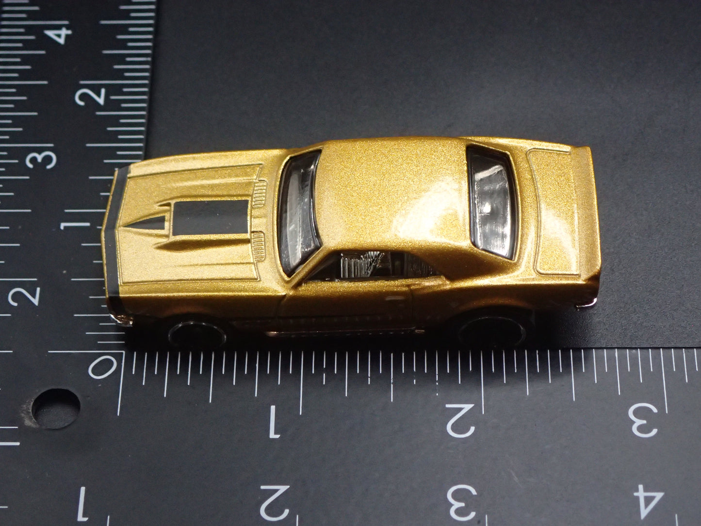 1967 67 CHEVY CHEVROLET CAMARO GOLD 1:64 SCALE COLLECTIBLE DIORAMA DIECAST MODEL CAR