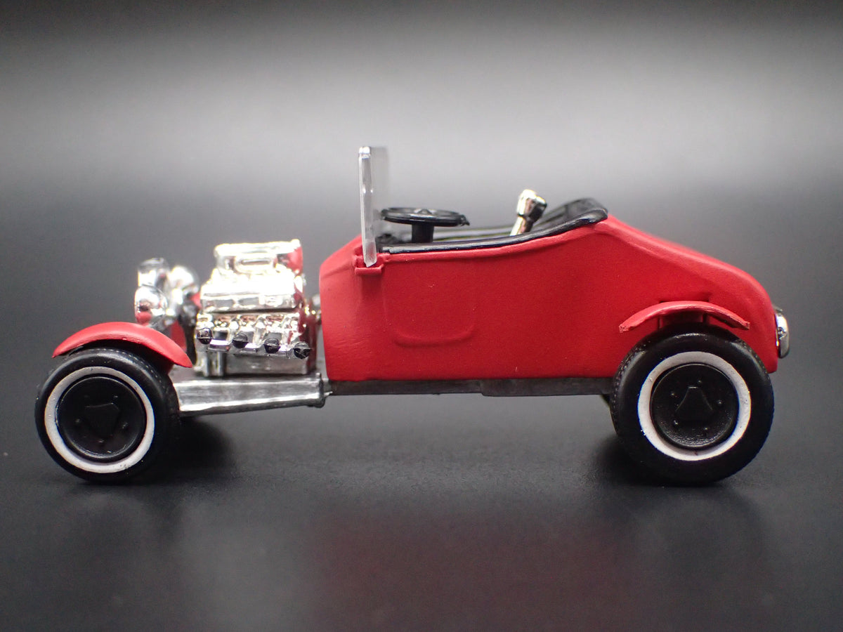 1927 27 FORD MODEL T ROADSTER HOT ROD 1:64 SCALE COLLECTIBLE DIORAMA DIECAST MODEL CAR