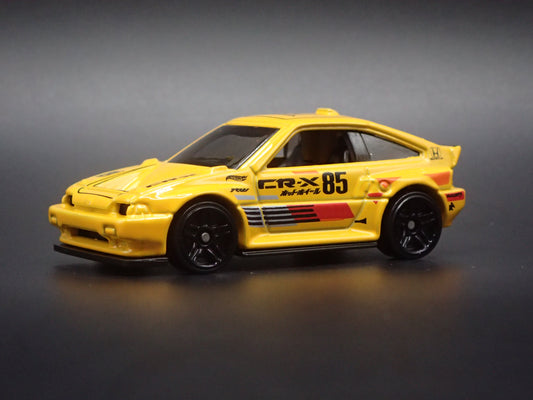 1984-1987 HONDA CRX YELLOW 1:64 SCALE COLLECTIBLE DIORAMA DIECAST MODEL CAR