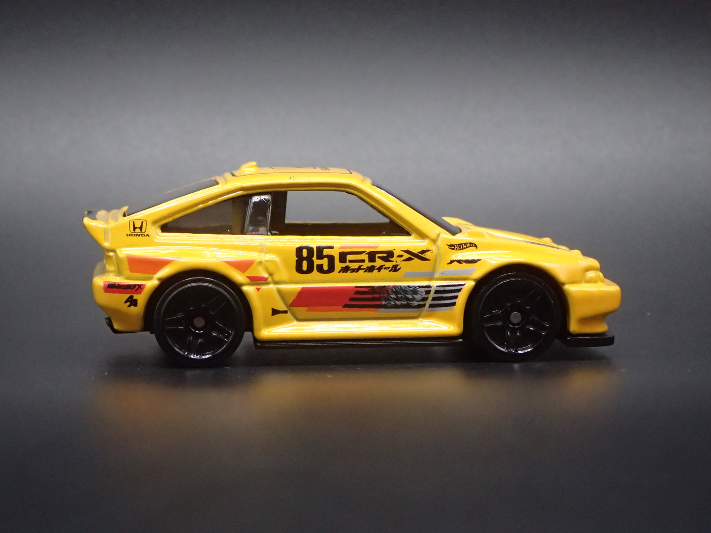 1984-1987 HONDA CRX YELLOW 1:64 SCALE COLLECTIBLE DIORAMA DIECAST MODEL CAR