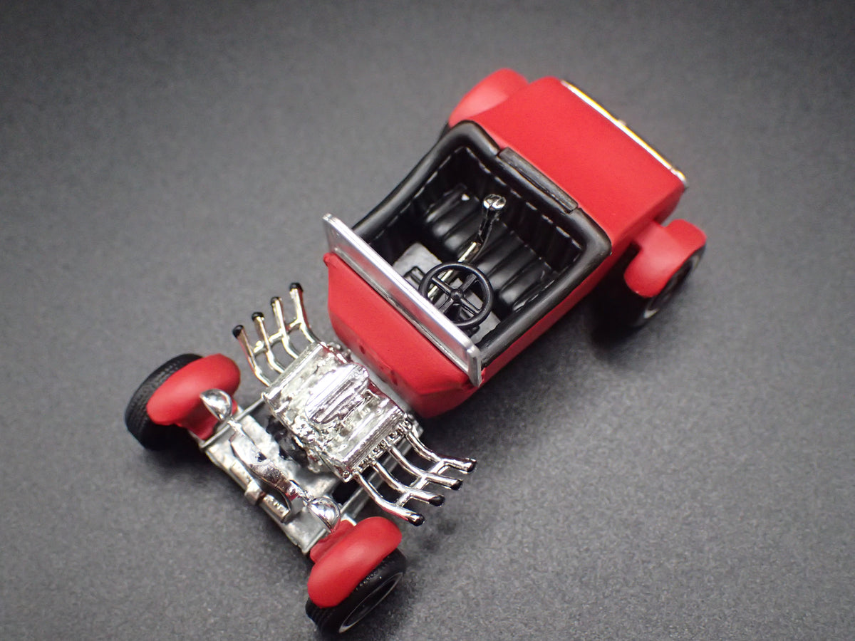1927 27 FORD MODEL T ROADSTER HOT ROD 1:64 SCALE COLLECTIBLE DIORAMA DIECAST MODEL CAR
