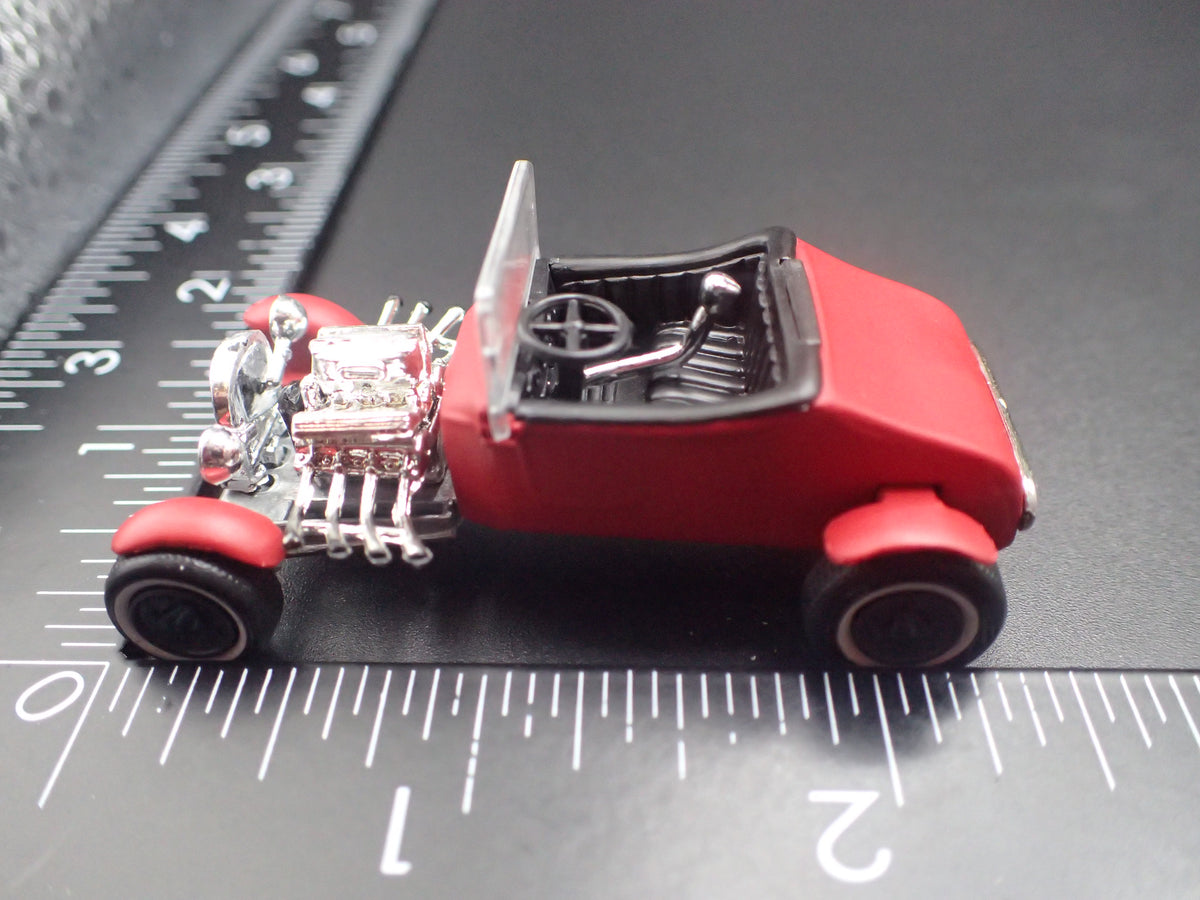 1927 27 FORD MODEL T ROADSTER HOT ROD 1:64 SCALE COLLECTIBLE DIORAMA DIECAST MODEL CAR