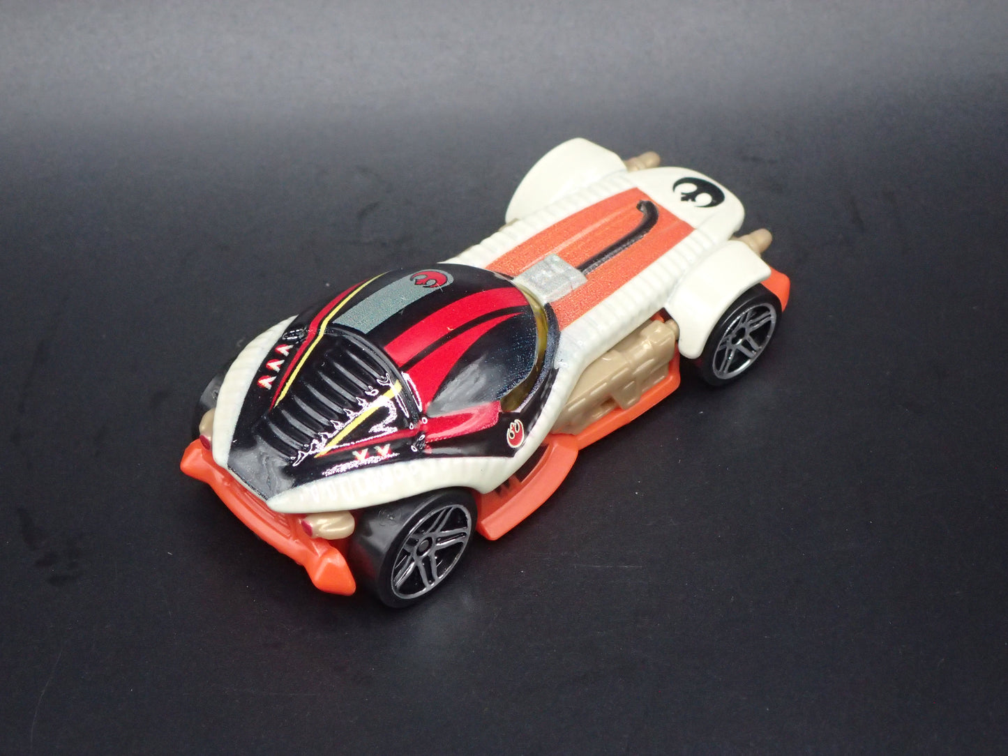 POE DAMERON STAR WARS 1/64 SCALE COLLECTIBLE DIORAMA DIECAST MODEL CAR