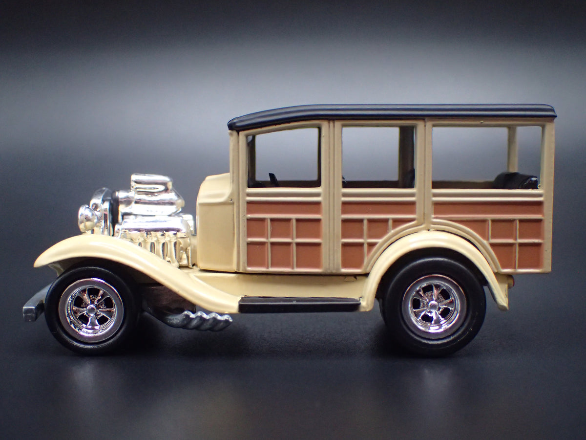 1931 31 FORD MODEL A WOODY WAGON TAN 1:64 SCALE LIMTED DIORAMA DIECAST MODEL CAR
