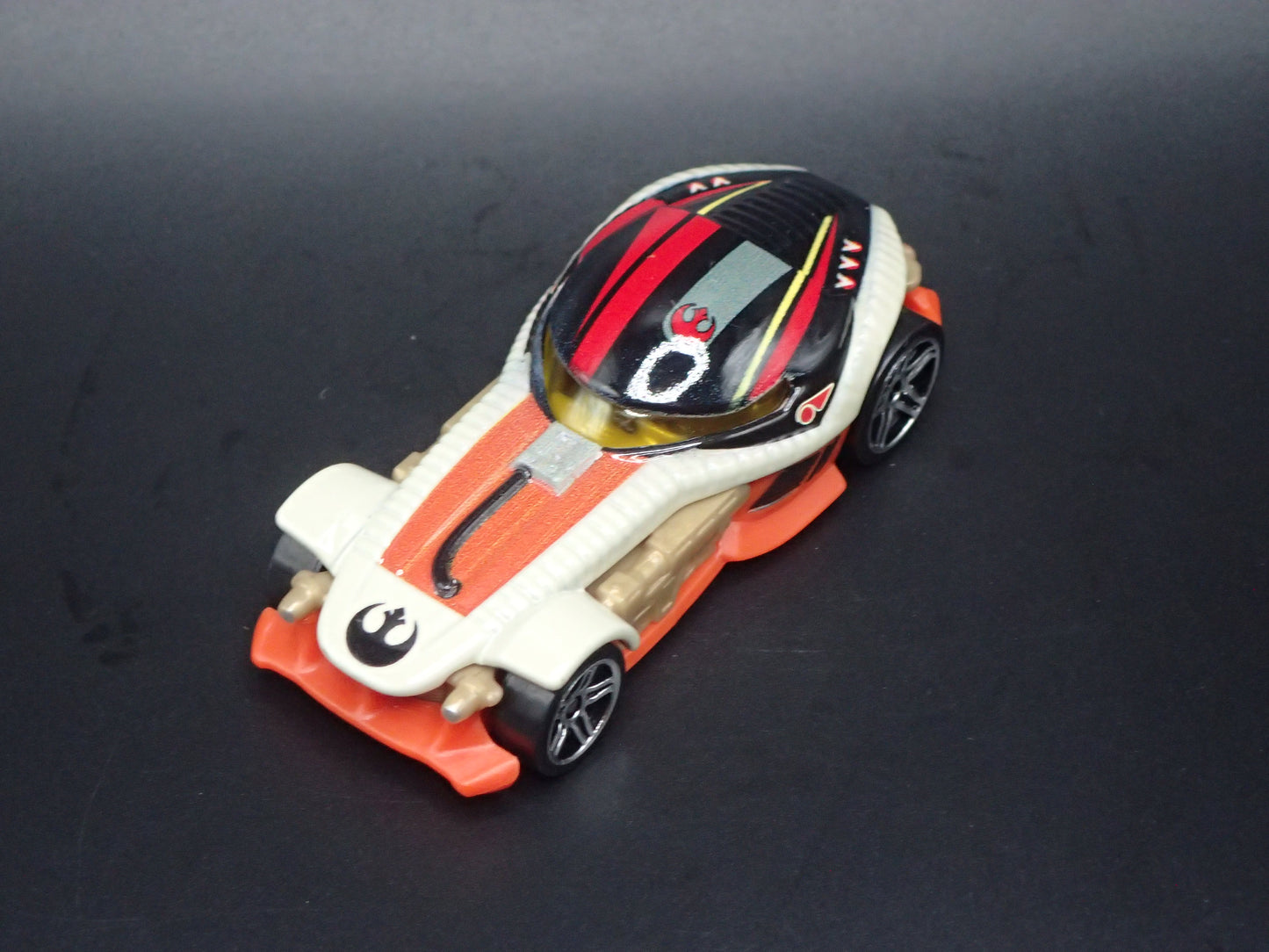 POE DAMERON STAR WARS 1/64 SCALE COLLECTIBLE DIORAMA DIECAST MODEL CAR