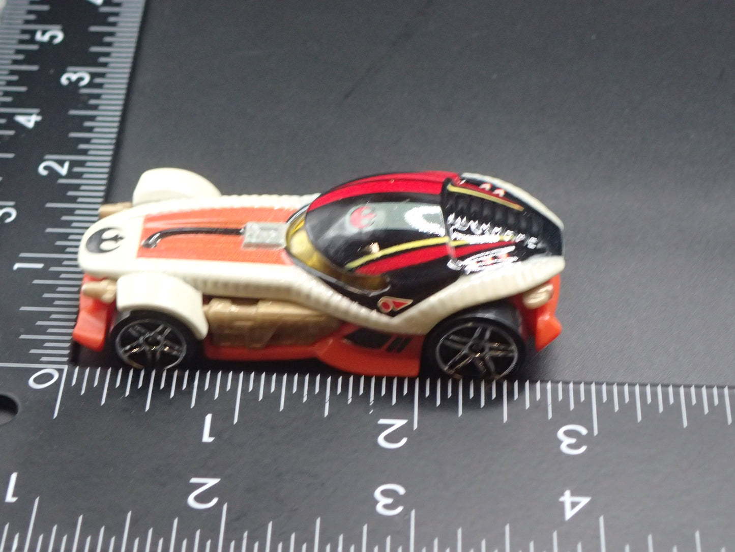 POE DAMERON STAR WARS 1/64 SCALE COLLECTIBLE DIORAMA DIECAST MODEL CAR
