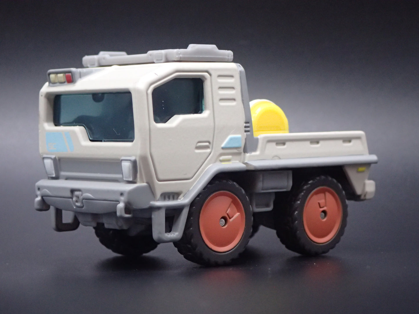DISNEY PIXAR LIGHTYEAR BASE UTILITY VEHICLE 1/64 SCALE DIORAMA DIECAST MODEL CAR