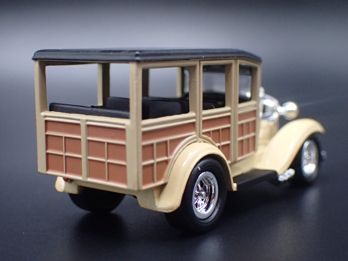 1931 31 FORD MODEL A WOODY WAGON TAN 1:64 SCALE LIMTED DIORAMA DIECAST MODEL CAR
