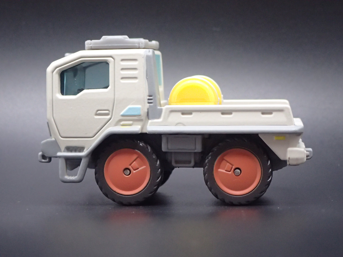 DISNEY PIXAR LIGHTYEAR BASE UTILITY VEHICLE 1/64 SCALE DIORAMA DIECAST MODEL CAR