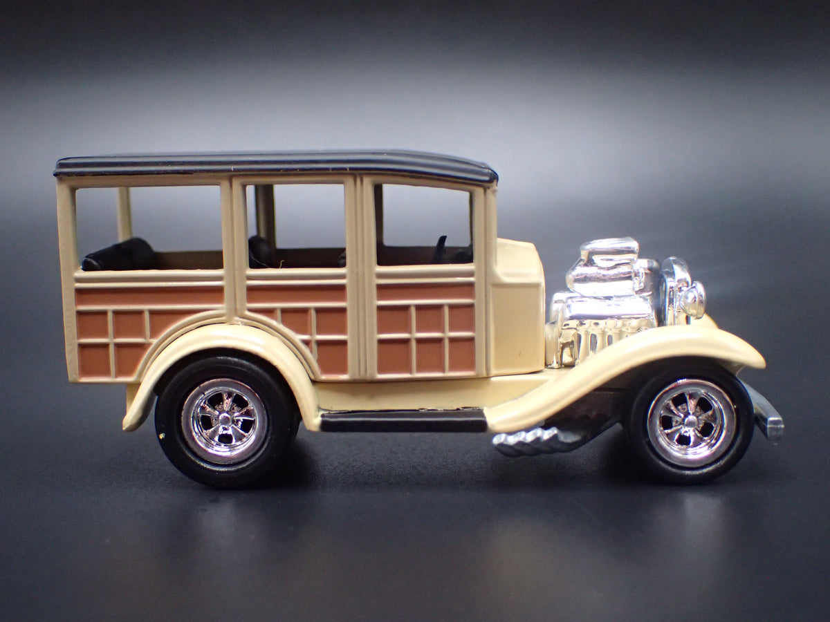 1931 31 FORD MODEL A WOODY WAGON TAN 1:64 SCALE LIMTED DIORAMA DIECAST MODEL CAR