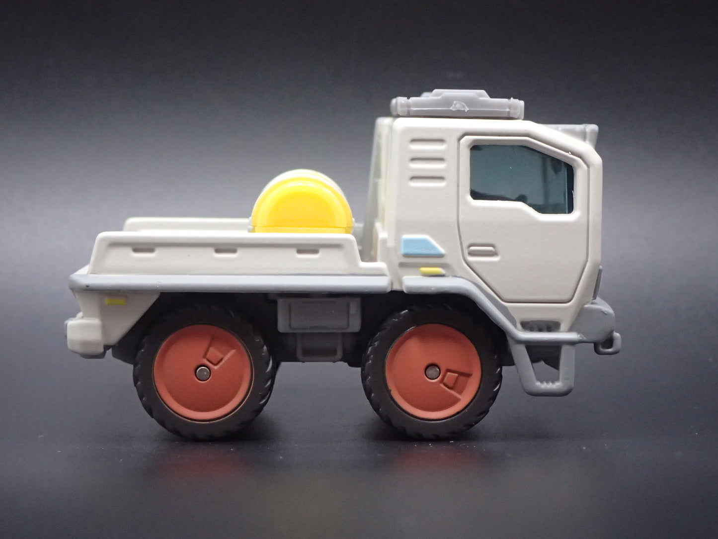 DISNEY PIXAR LIGHTYEAR BASE UTILITY VEHICLE 1/64 SCALE DIORAMA DIECAST MODEL CAR