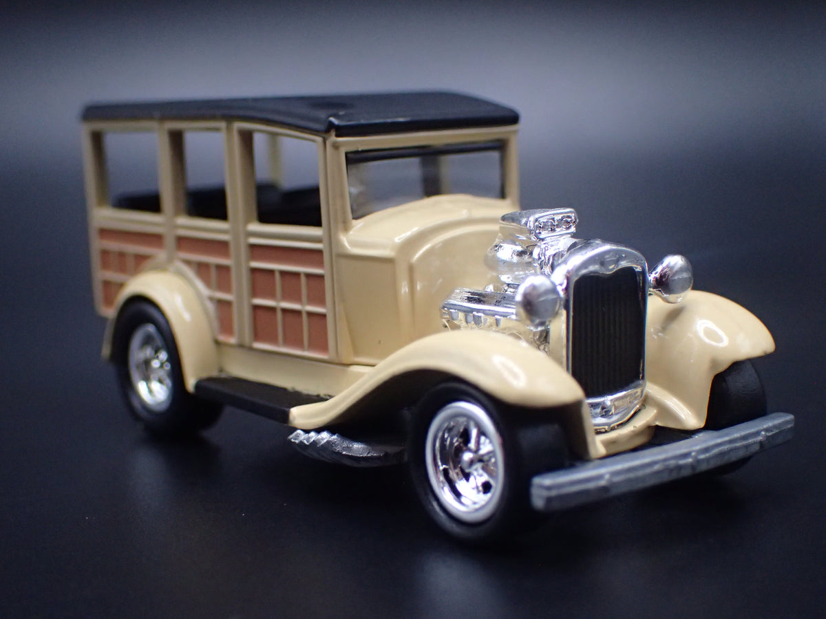 1931 31 FORD MODEL A WOODY WAGON TAN 1:64 SCALE LIMTED DIORAMA DIECAST MODEL CAR