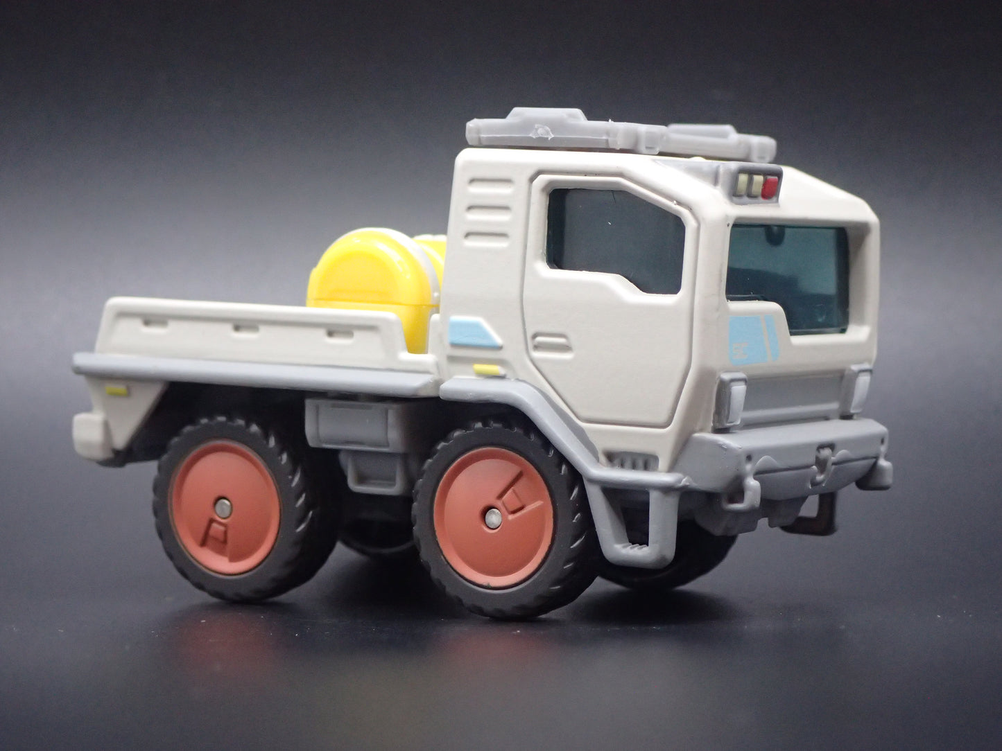 DISNEY PIXAR LIGHTYEAR BASE UTILITY VEHICLE 1/64 SCALE DIORAMA DIECAST MODEL CAR