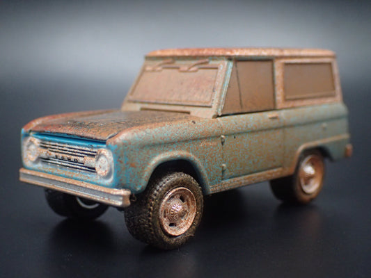 1966 66 FORD BRONCO SUV CUSTOM BARN FIND 1:64 SCALE DIORAMA DIECAST MODEL CAR