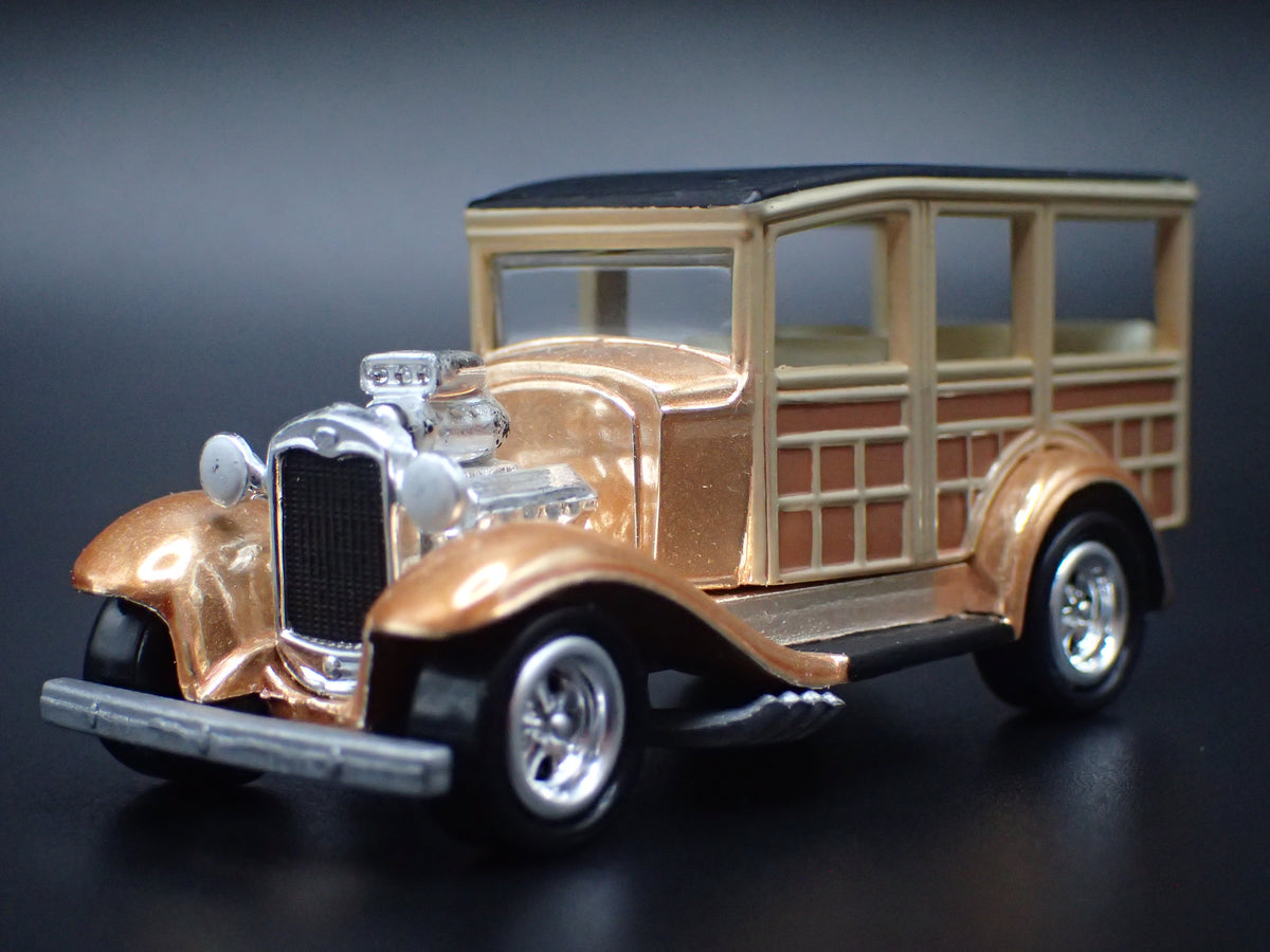 1931 31 FORD MODEL A WOODY WAGON BRONZE 1:64 SCALE LIMTED DIORAMA DIECAST MODEL CAR