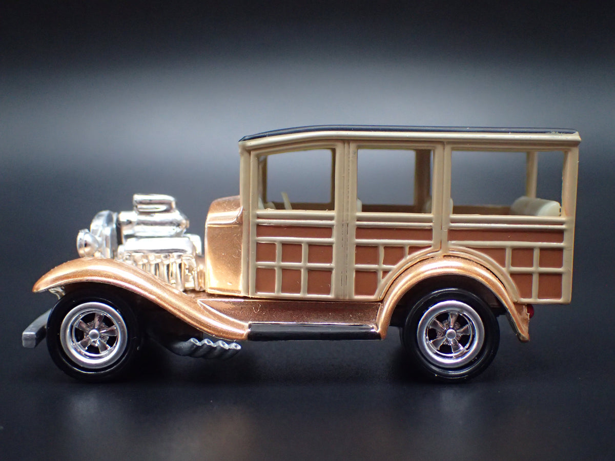 1931 31 FORD MODEL A WOODY WAGON BRONZE 1:64 SCALE LIMTED DIORAMA DIECAST MODEL CAR
