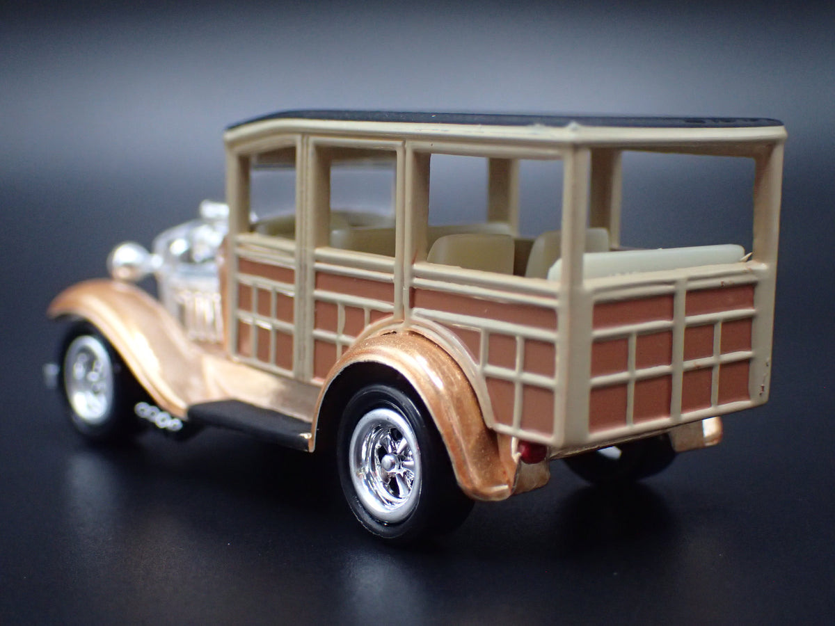 1931 31 FORD MODEL A WOODY WAGON BRONZE 1:64 SCALE LIMTED DIORAMA DIECAST MODEL CAR