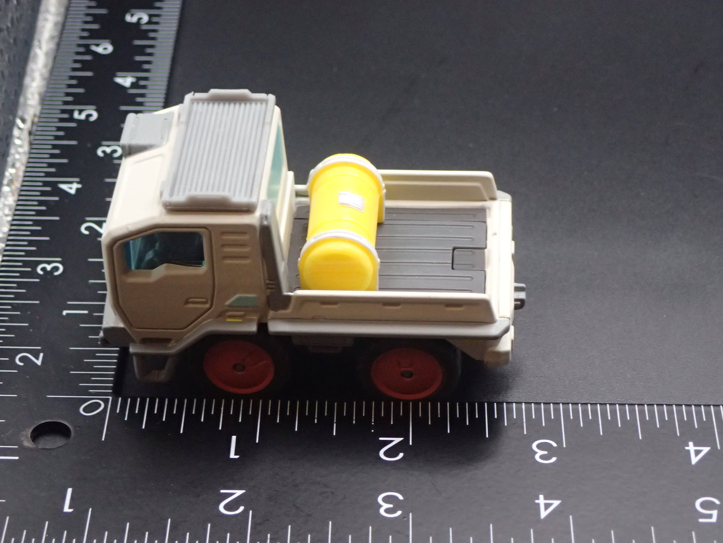 DISNEY PIXAR LIGHTYEAR BASE UTILITY VEHICLE 1/64 SCALE DIORAMA DIECAST MODEL CAR