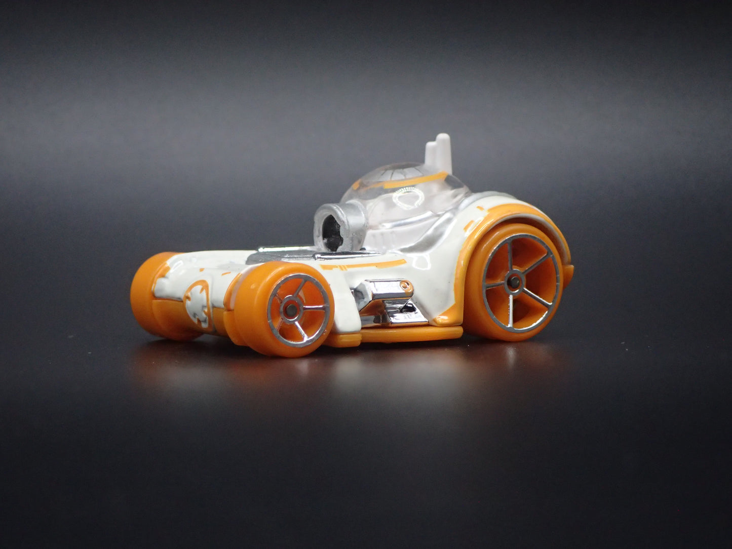 BB-8 STAR WARS 1/64 SCALE COLLECTIBLE DIORAMA DIECAST MODEL CAR