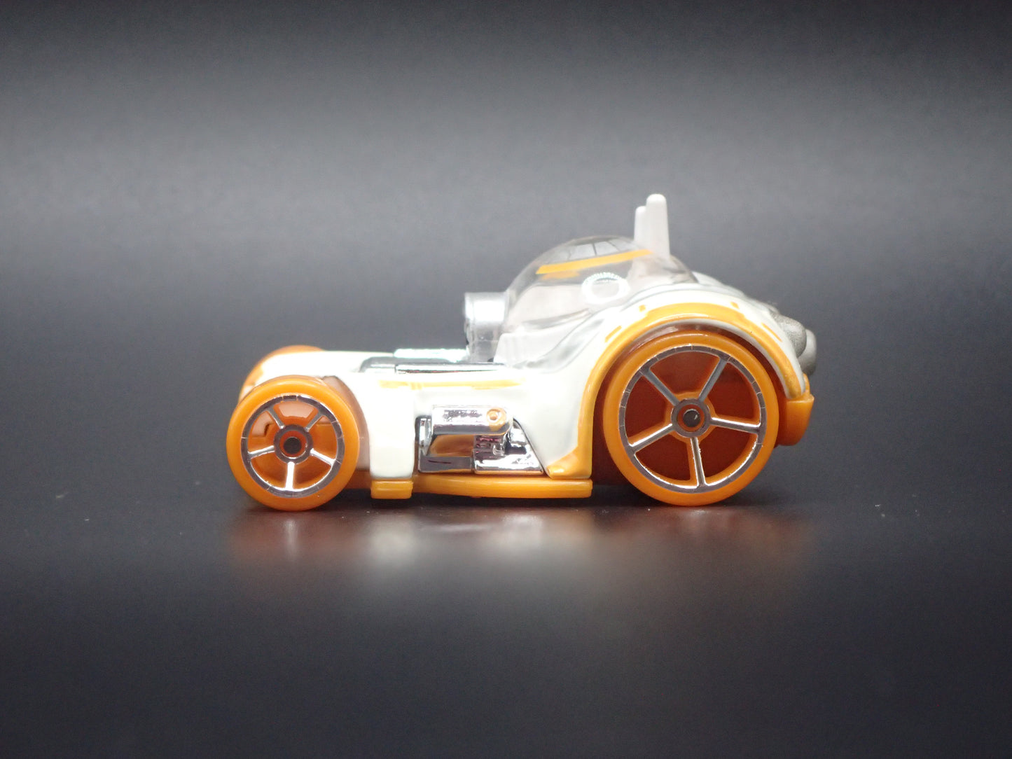 BB-8 STAR WARS 1/64 SCALE COLLECTIBLE DIORAMA DIECAST MODEL CAR