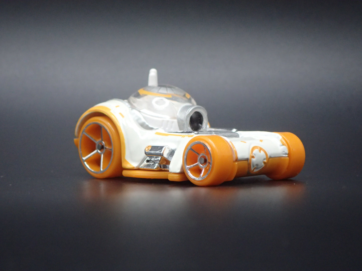 BB-8 STAR WARS 1/64 SCALE COLLECTIBLE DIORAMA DIECAST MODEL CAR