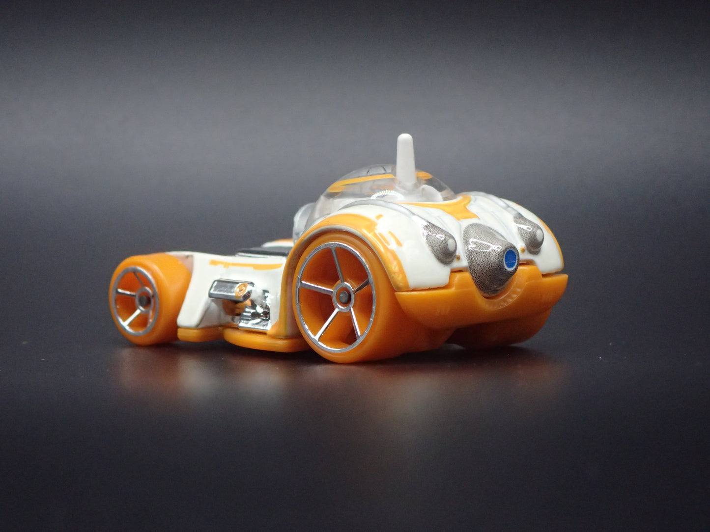 BB-8 STAR WARS 1/64 SCALE COLLECTIBLE DIORAMA DIECAST MODEL CAR