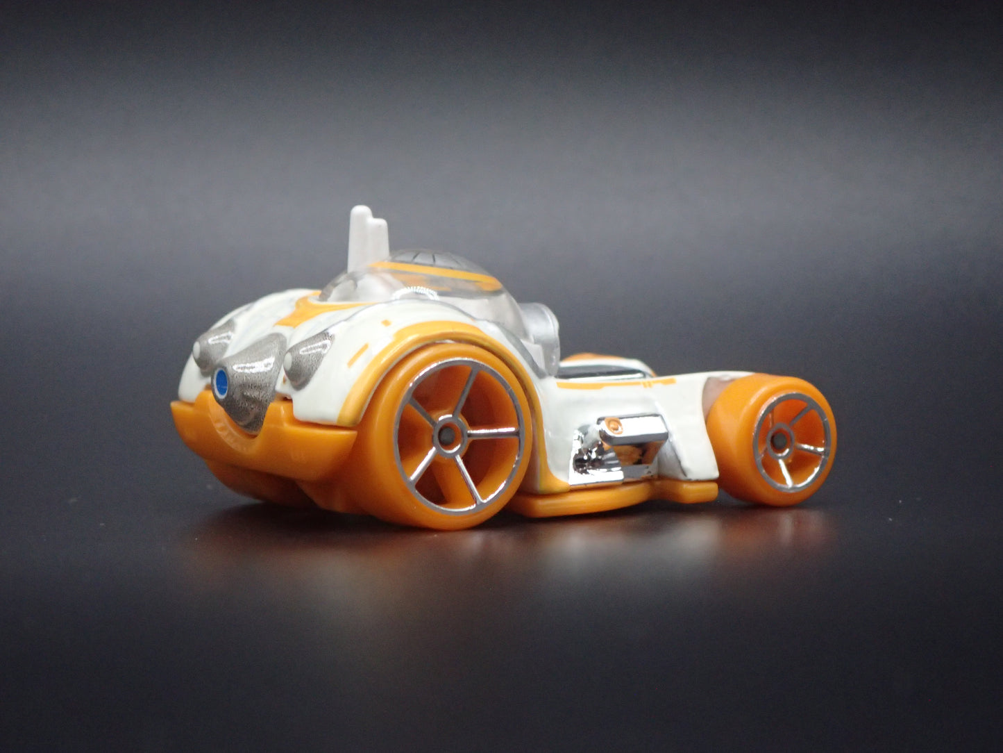 BB-8 STAR WARS 1/64 SCALE COLLECTIBLE DIORAMA DIECAST MODEL CAR