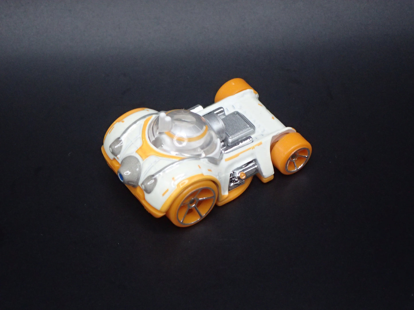 BB-8 STAR WARS 1/64 SCALE COLLECTIBLE DIORAMA DIECAST MODEL CAR