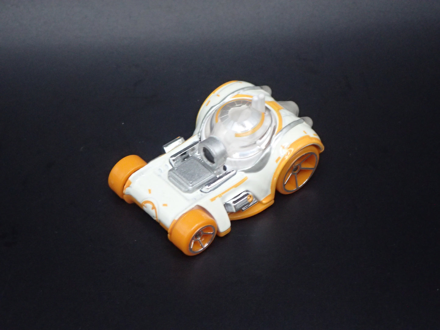 BB-8 STAR WARS 1/64 SCALE COLLECTIBLE DIORAMA DIECAST MODEL CAR