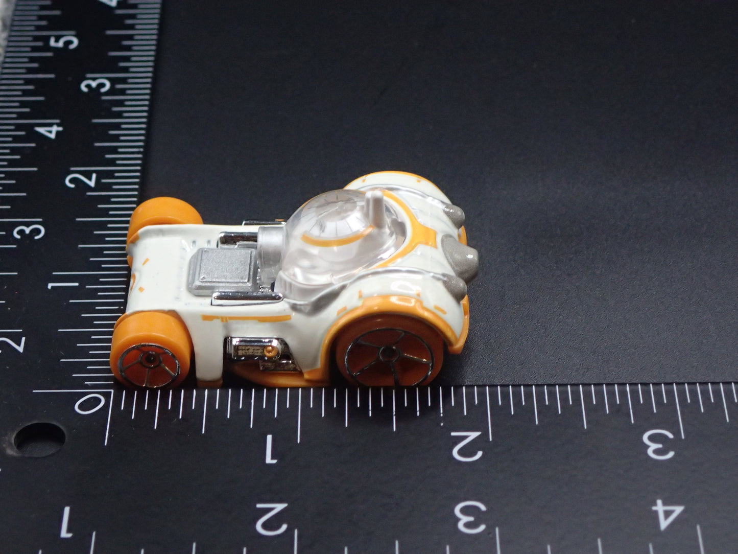 BB-8 STAR WARS 1/64 SCALE COLLECTIBLE DIORAMA DIECAST MODEL CAR