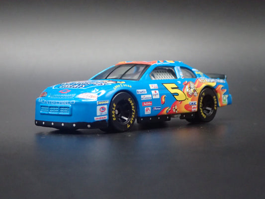 1999 CHEVY CHEVROLET MONTE CARLO 5 TERRY LABONTE NASCAR 1:64 SCALE DIECAST CAR