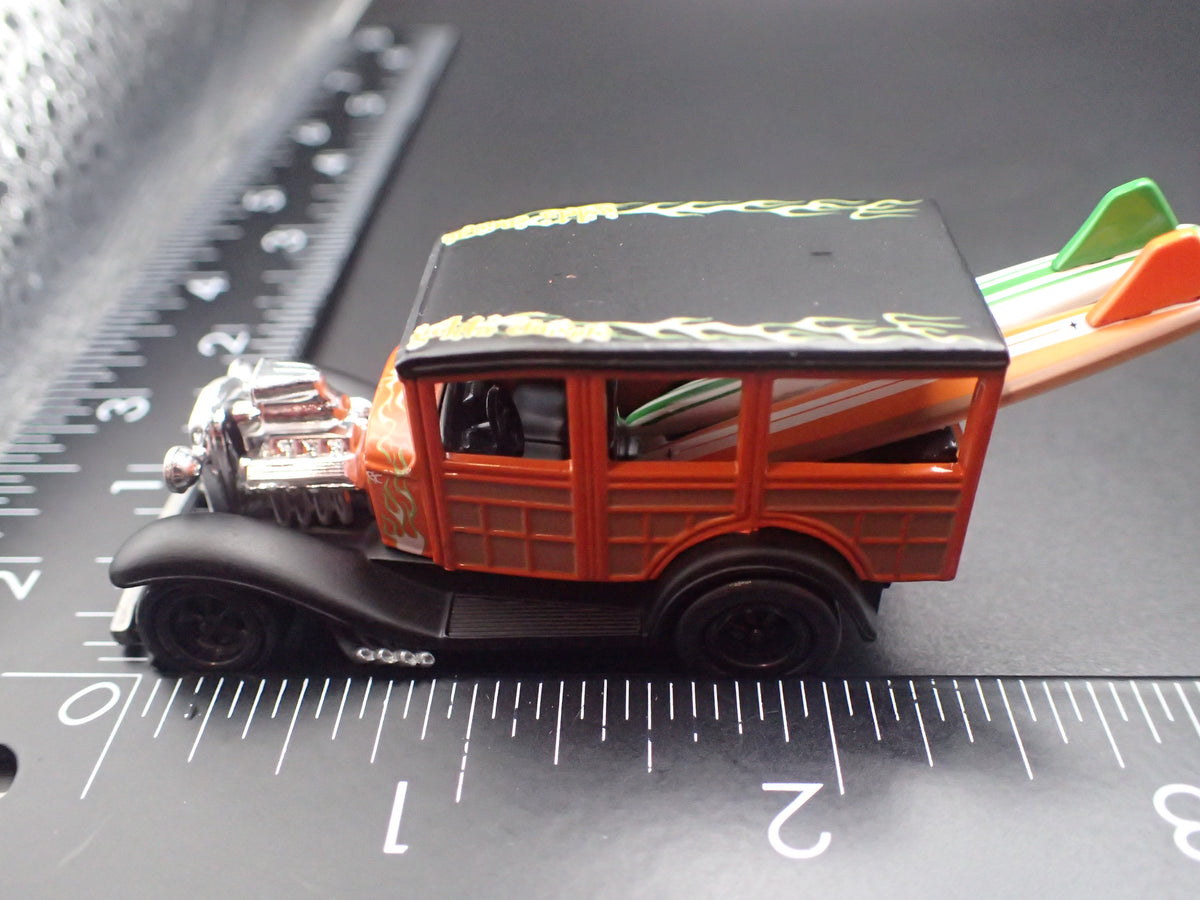 1931 31 FORD MODEL A WOODY WAGON BLACK 1:64 SCALE LIMTED DIORAMA DIECAST MODEL CAR