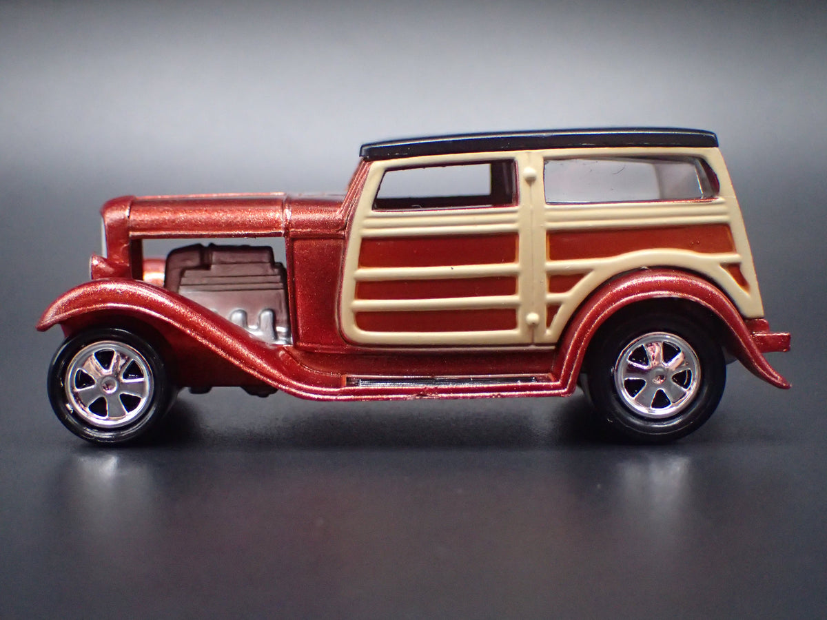 1932 32 FORD SPEEDWAGON WOODIE WOODY 1:64 SCALE COLLECTIBLE DIECAST MODEL CAR